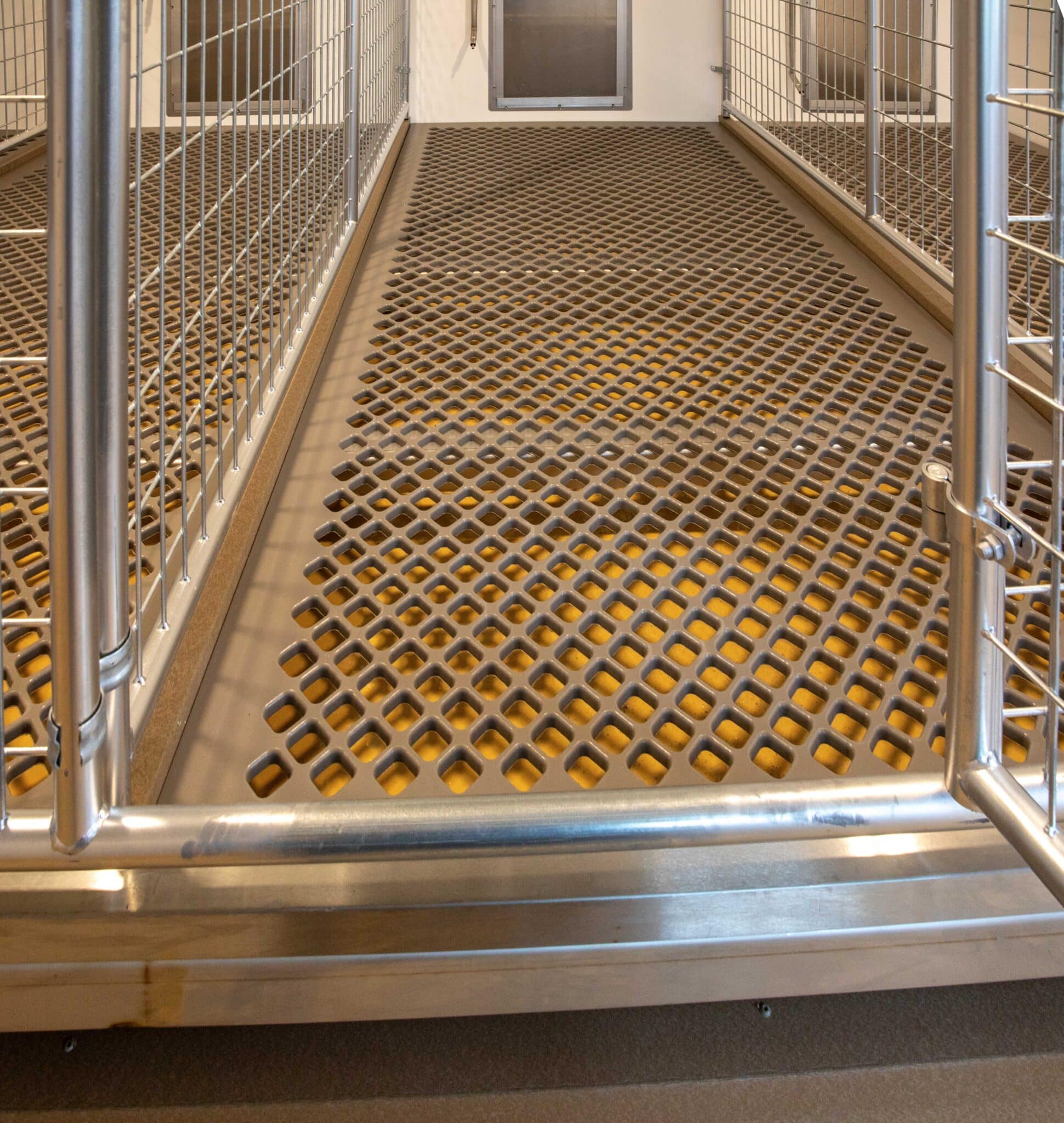 U-Shaped 40-Run Dog Commercial Kennel - thumbnail 8