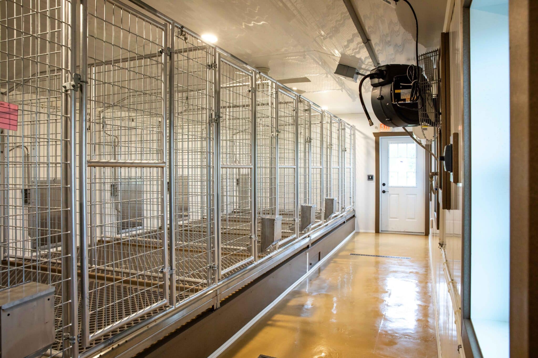 U-Shaped 40-Run Dog Commercial Kennel - thumbnail 7