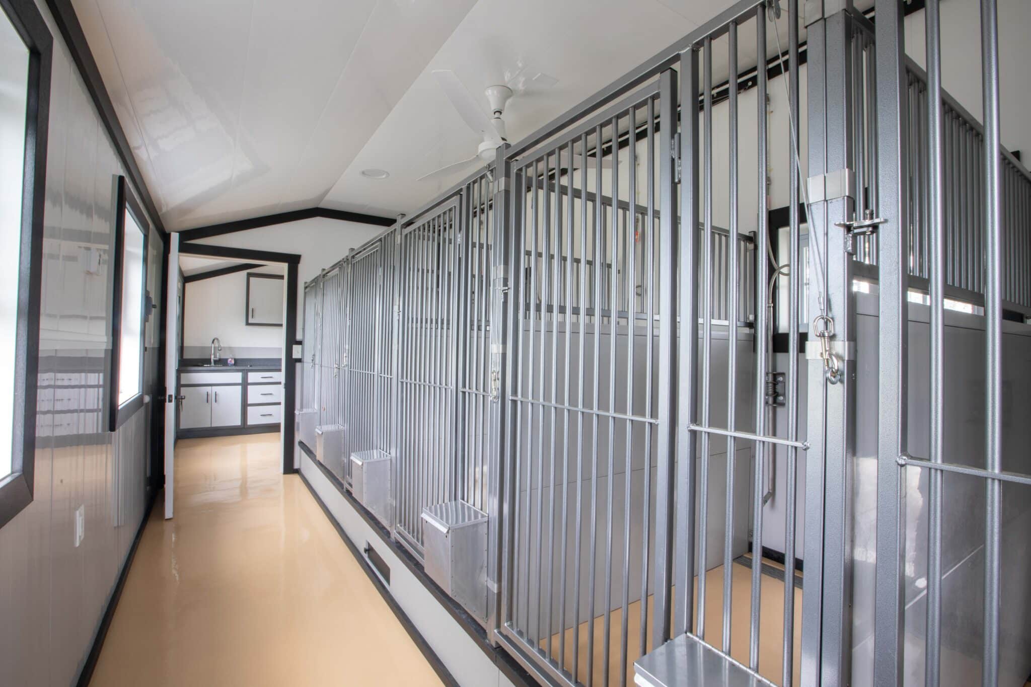 14×40 6-Run Commercial Kennel - thumbnail 2
