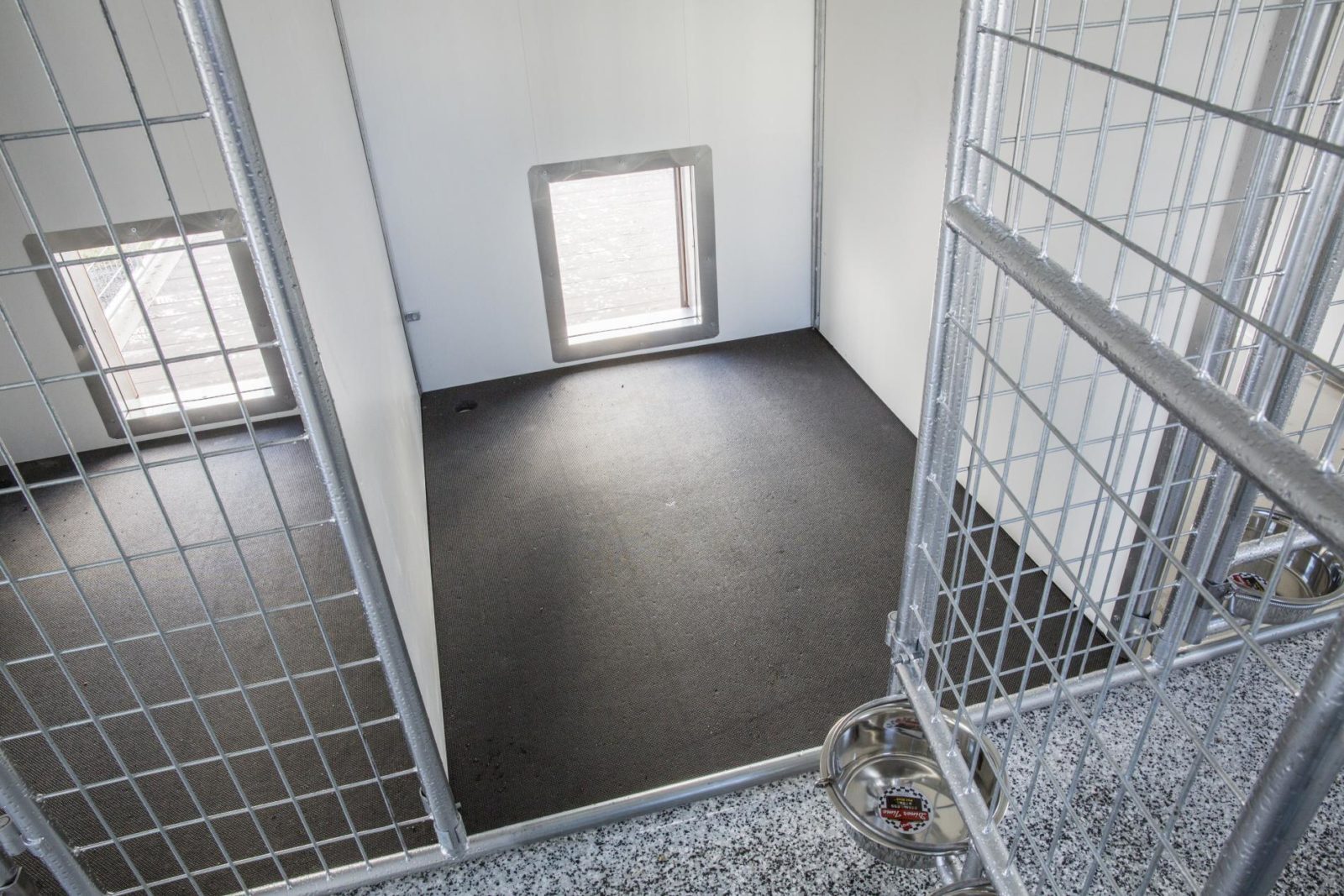 choose a spacious dog kennel