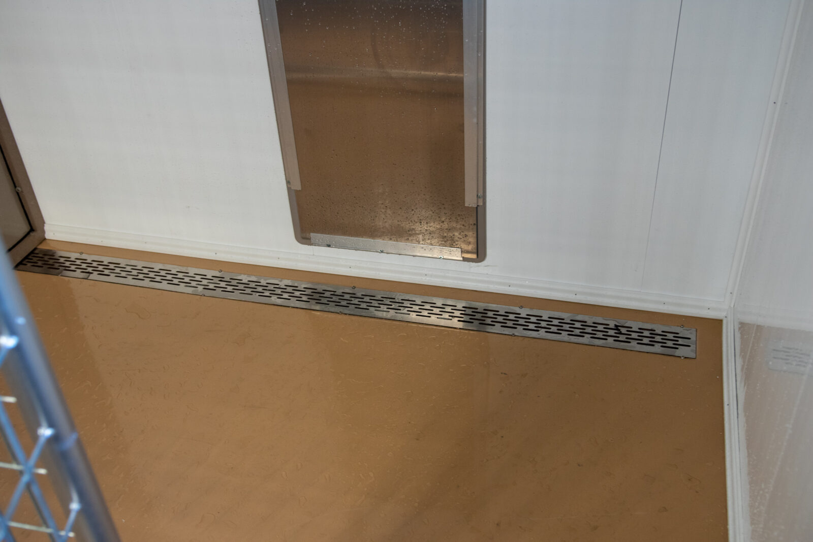 commercial dog kennels pricing with a floor drain